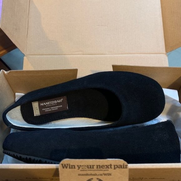 Manitobah Mukluks Suede Earth Moccasin 